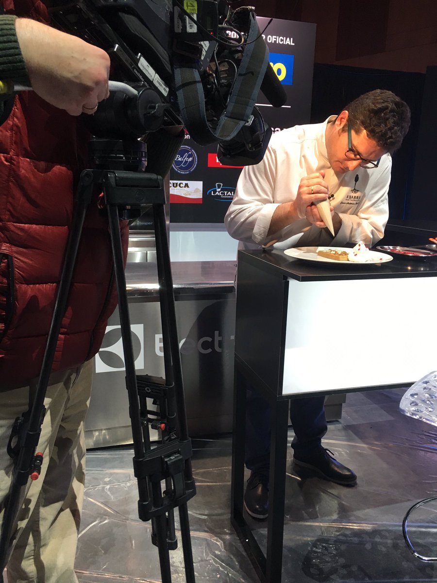 abarra_res's tweet image. Un anticipo de la participación de nuestro chef @JAMedinaGalvez en #amf2017 para @ANTENA3TVNEWS