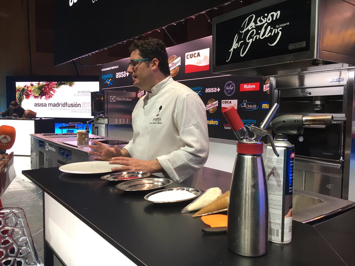 abarra_res's tweet image. Un anticipo de la participación de nuestro chef @JAMedinaGalvez en #amf2017 para @ANTENA3TVNEWS