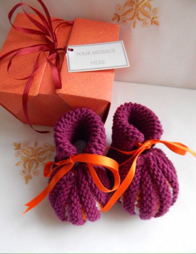 KatamiKeepsakes's tweet photo. #bright #colourful #babybooties new in my #etsyshop in gorgeous #deepmagenta with colourful contrast #HandmadeHour https://t.co/LJwuwzIW3g https://t.co/dqkay0AeMi