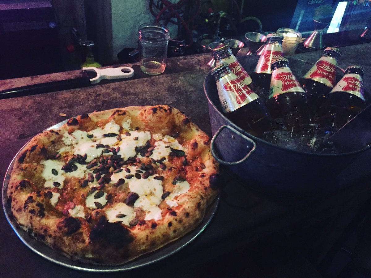 TheParlorDf's tweet photo. Ideal Sunday. 🍻🍕#beer #pizza #sunday #food #eats #westchester #lohud https://t.co/R2RRGTWdTL