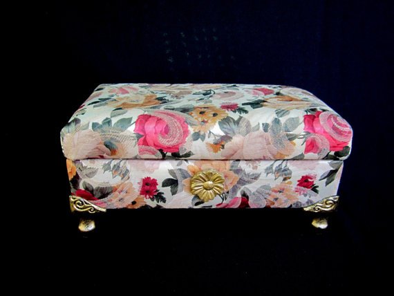 GOSHENPICKERS's tweet photo. ♦Ω JewelryStashBox 
PaddedFloralJewelryChest  
Sewing Box https://t.co/8yfIUyeTC9 https://t.co/ArPXds48MK