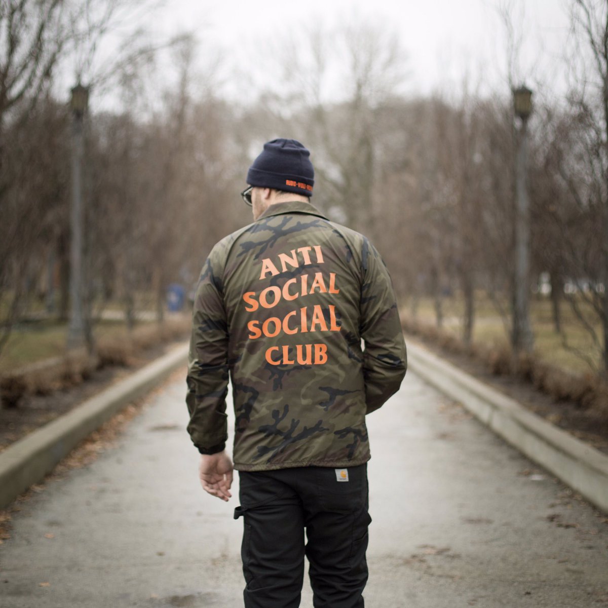 SidewalkHustle's tweet image. No new friends 🚷

#antisocialsocialclub #ASSC #KnowWave #StreetStyle #Toronto instagram.com/p/BPk-AIfjMYT/