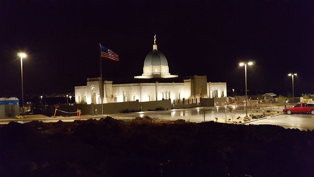 cofjctemples's tweet photo. Exterior lighting tests begin at #Tucson #Arizona #Temple. #LDSTemples #MormonTemple #MormonTemples #TucsonTemple
https://t.co/IZmdyyeMJW https://t.co/SDHFfjFJ6X