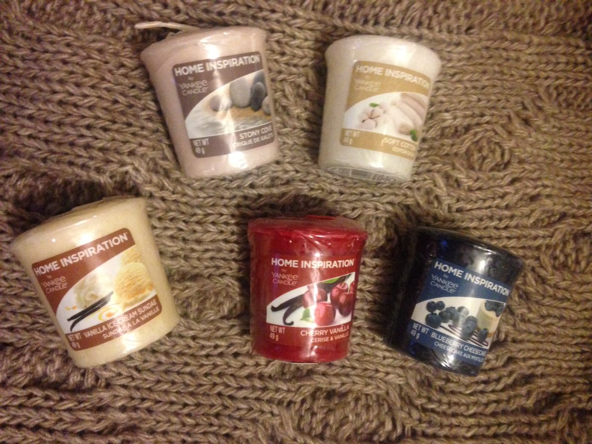 Jordanagooch's tweet photo. Little @YankeeCandle_UK presents from hubby ❤ #favourites #yankeecandles #calmingscents https://t.co/uUUbVwA7FU
