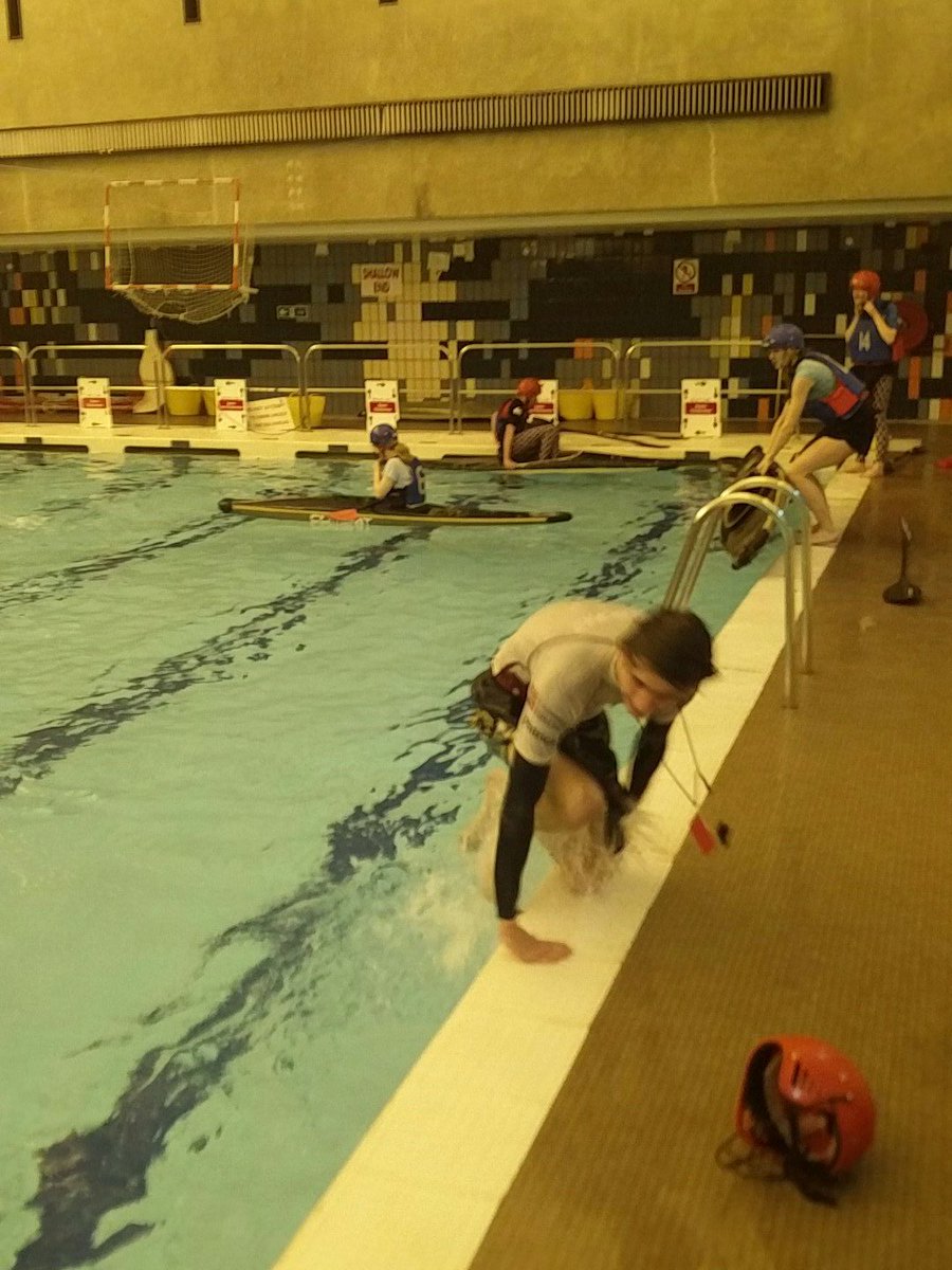 UOBcanoe's tweet photo. Patrick getting wet in a quick pause between matches. #goodswimmers https://t.co/oSqfh0RCxs