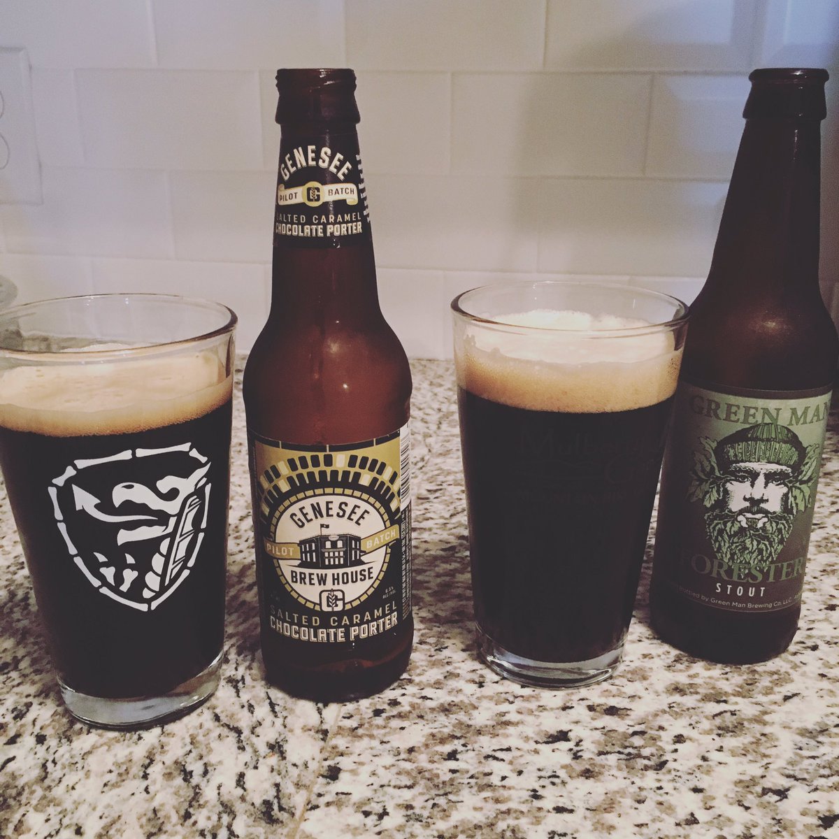 bikinwithbobo's tweet photo. Football and beer! #sundayfunday #drinkingwithbobo #greenmanbrewery #craftbeer #stout #porter https://t.co/M260rusPeM