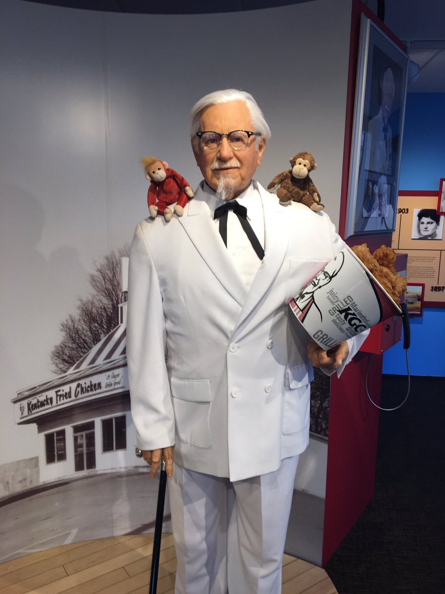 Rebecca_Core's tweet image. Stopped by the Visitor Center and met the Colonel. #LouisvilleLove