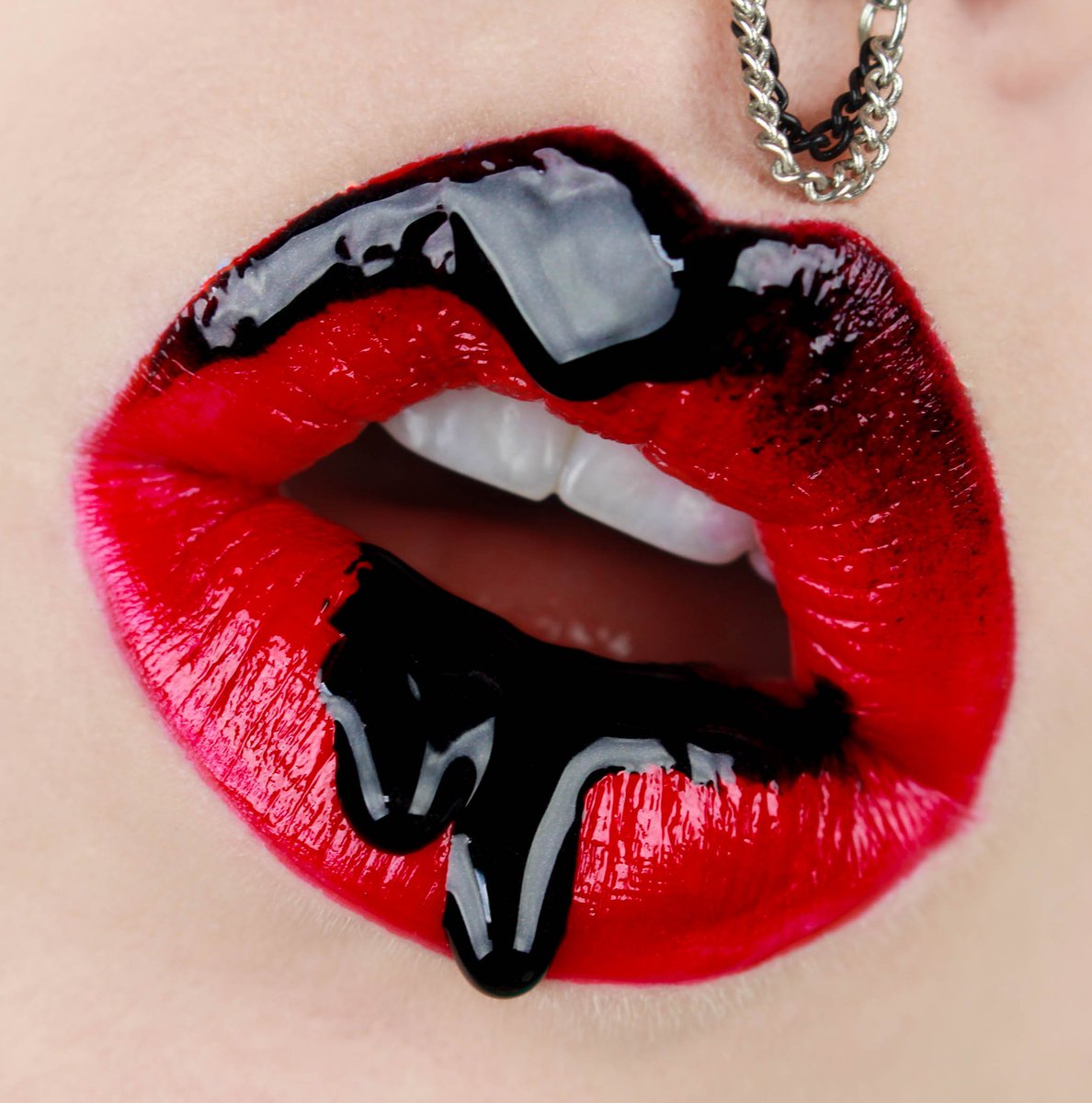 Let your lips reveal your inner artist. We can't 👀 away from @Fyre_and_Eyes' drippy Artist Acrylip-inspired lips. #iamanartist