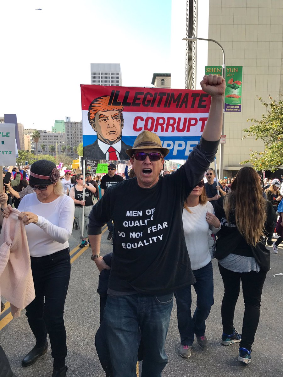 janemarielynch's tweet photo. That's my wonderful pal @theRogerRose whose shirt says it all. https://t.co/LBQdA2uzoW