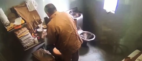 VIDEO: Así fueron los últimos momentos de El Chapo en el Cereso 9 La inesperada extradición del capo lo sorprendió hasta a él C2zjQ4NVEAEfiKy