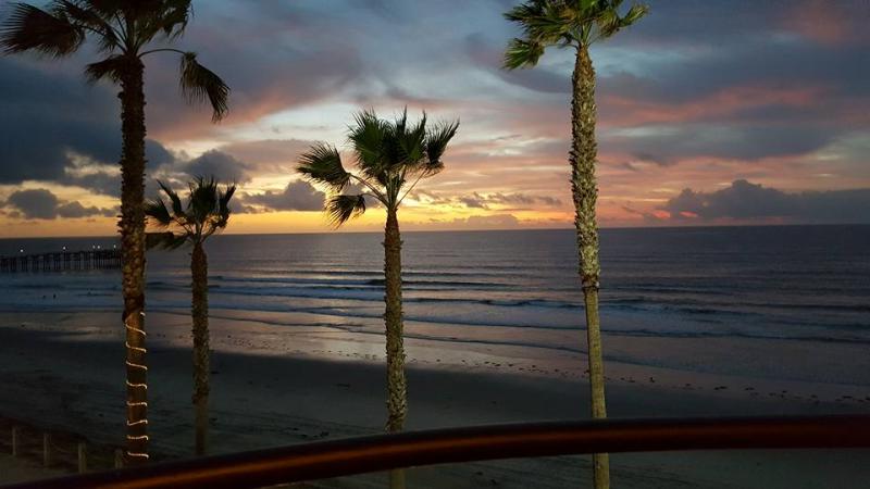 GloTrim1's tweet photo. My friend Deborah is a finalist in Pacific Terrace Hotel's Photo Contest- help rally votes: https://t.co/Wfg0OAgrIm @PacificTerrace https://t.co/9aj9nklFR4
