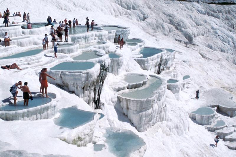 Our_PIanet's tweet image. Pamukkale, situated in southwest Turkey where hot springs form a series of terraces made up of carbonates deposited by the flowing water.