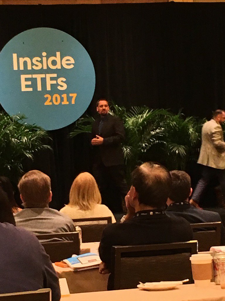 dianeyoung's tweet photo. #michaelkitces is in the room! #InsideETFs https://t.co/ricwFaXMrG