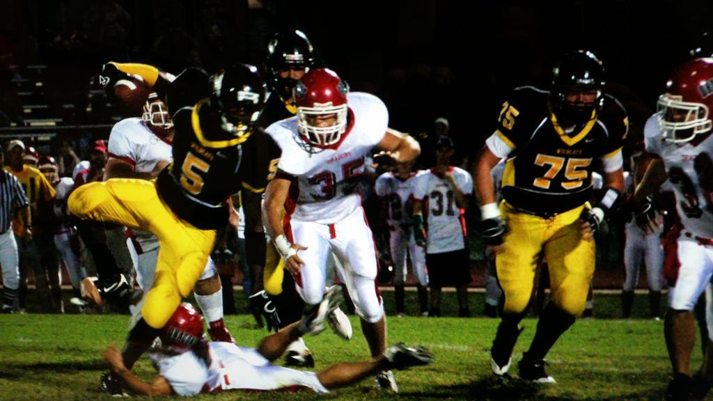 BrandonJacks73's tweet photo. Happy birthday to Madill #alum @darryl_fields
#throwback to his senior season #2009 #AllStatePlayer
Photo by Shelly McClendon https://t.co/1wBQsvD2td