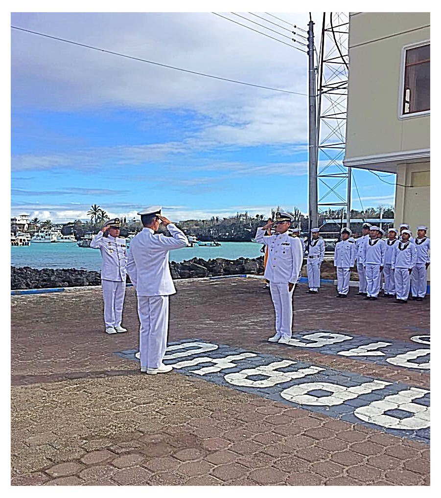 #CeremoniadeRelevo Capitán de Pto. De Puerto Ayora entrante Señor CPFG-EM Mauro Cadena Barreno.