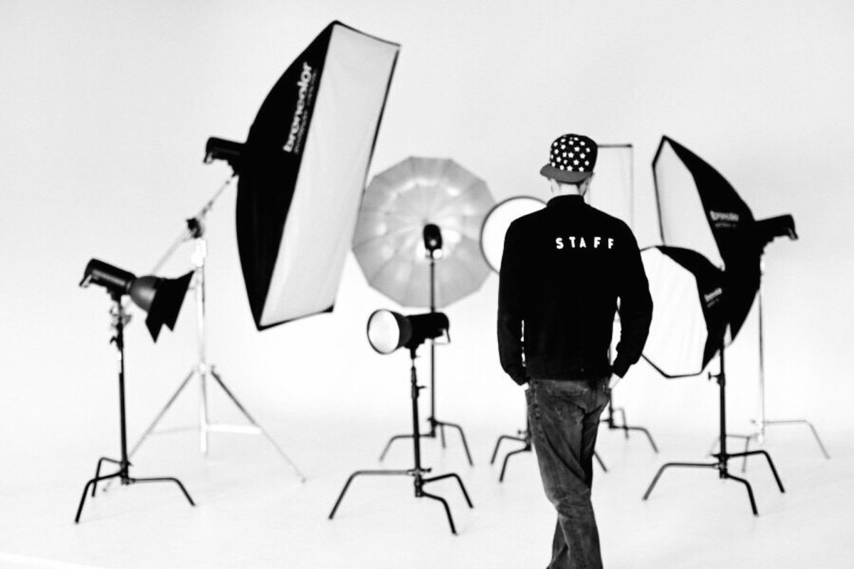 askkaramba's tweet photo. "Broncolor🎬" #FoursquareFind @ mental complex studio https://t.co/yhea6sM5AU https://t.co/lQJDeqQSn2