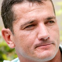 News24's tweet image. Former Springbok scrumhalf Joost van der Westhuizen has died. trib.al/zKFDc1S