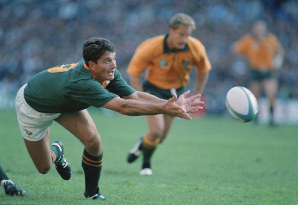 Former South Africa captain Joost van der Westhuizen has died following a battle with motor neurone disease.

More: bbc.in/2kdiCvp