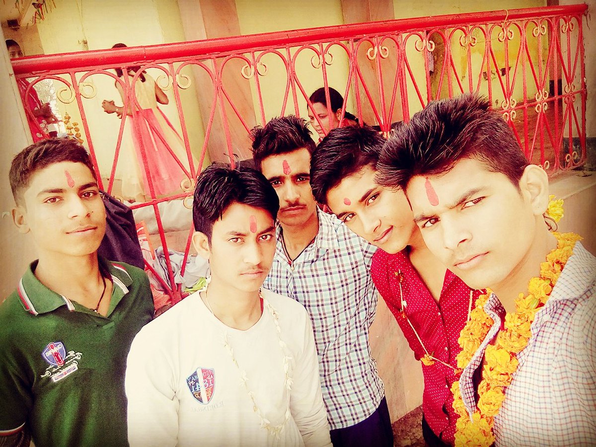 jonykumar95070's tweet photo. #दोस्तों के Satth Akk Selfie #BANABAR https://t.co/sXeIIolTOR