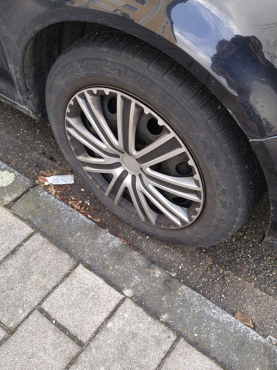 jrwensch's tweet image. Grad mim lambo vom super bowl gekommen, felgen verkratz 😕😕