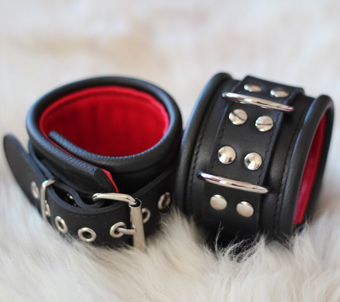 rouge stainless steel lockable wrist cuffs for bondage play