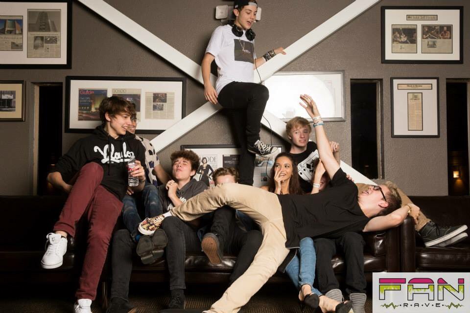 TheFanRave's tweet photo. Happy 18th birthday @ReedDeming from your FanRave fam!! We love you 🎈 https://t.co/UwZyUM16FU