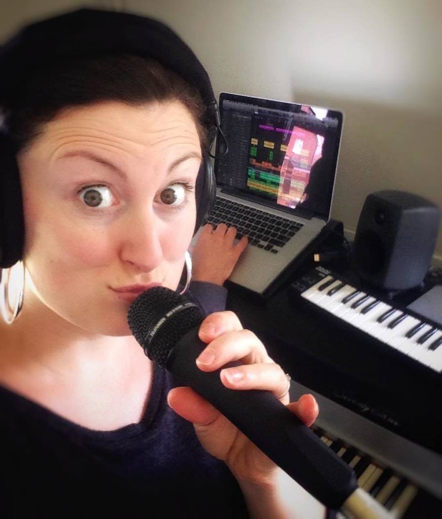 seekermusic's tweet photo. Singer selfie!
#guidevocal #recording #homestudio #telefunken #singer #selfie https://t.co/2heO19wvlM https://t.co/gSEQYUiHwF