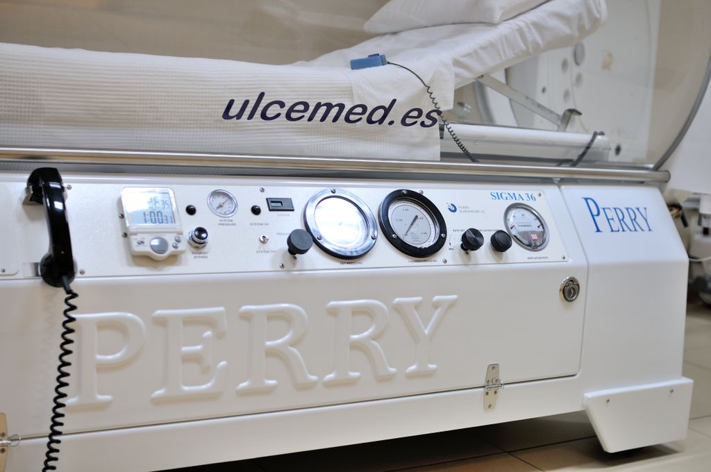 Ulcemed's tweet photo. ¿Una recomendación para paliar las #UlcerasIsquémicas? La #MedicinaHiperbárica. Como ejemplo, este post: https://t.co/Uu7r7Pc1lU https://t.co/bkd8Mdtqkk
