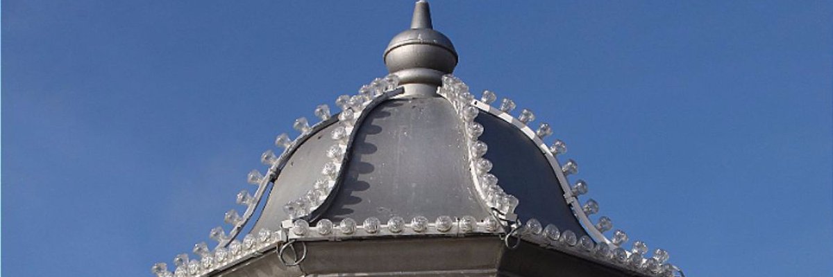 ThisNickyWells's tweet photo. A little fact for Monday morning...apparently there are 60,000 lightbulbs on @BrightonPier Hope they don't all go at once! #brightonfun https://t.co/4B0cjjVabm