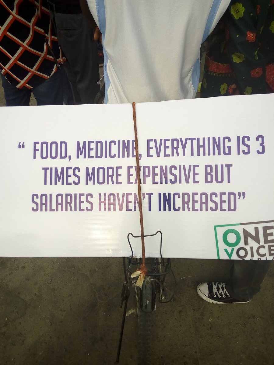 iam_MrWhil's tweet photo. A few boards from the protest ❤✌ #IStandWithNigeria #OneVoiceNigeria https://t.co/eRvGSFEbbv