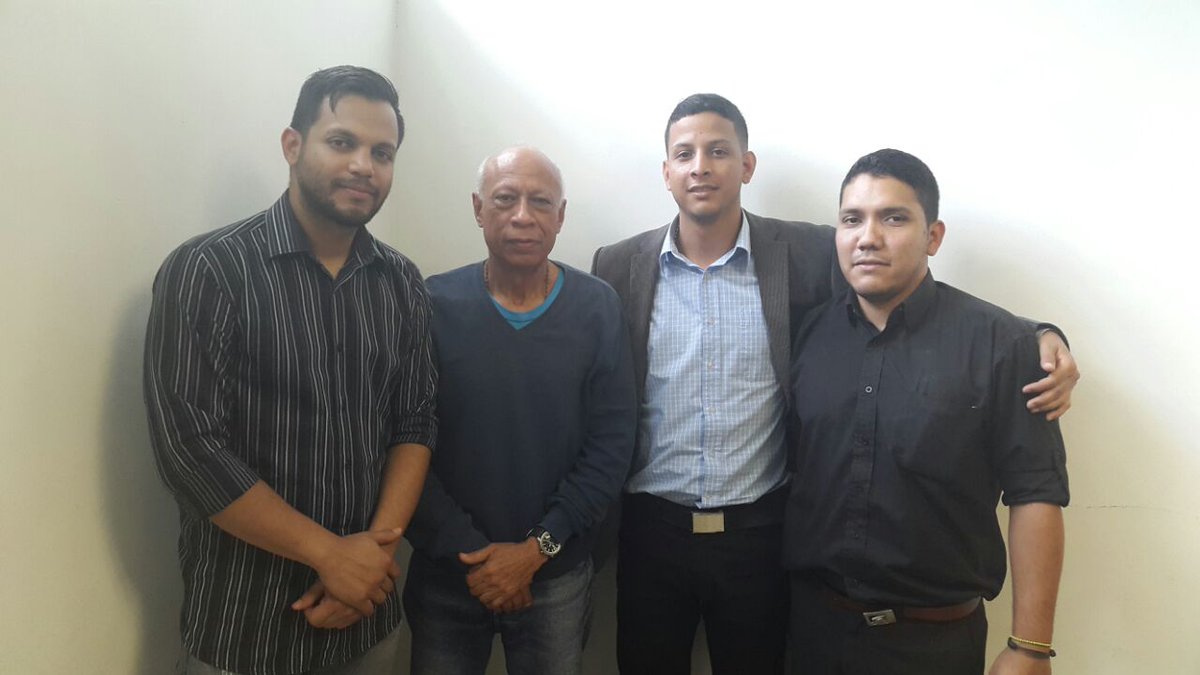 DDHH_Venezuela's tweet photo. Civiles injustamente condenados sin pruebas por un tribunal de guerra. Jueces criminales y corruptos, serán juzgados por sus delitos https://t.co/bLu8KlVWq6