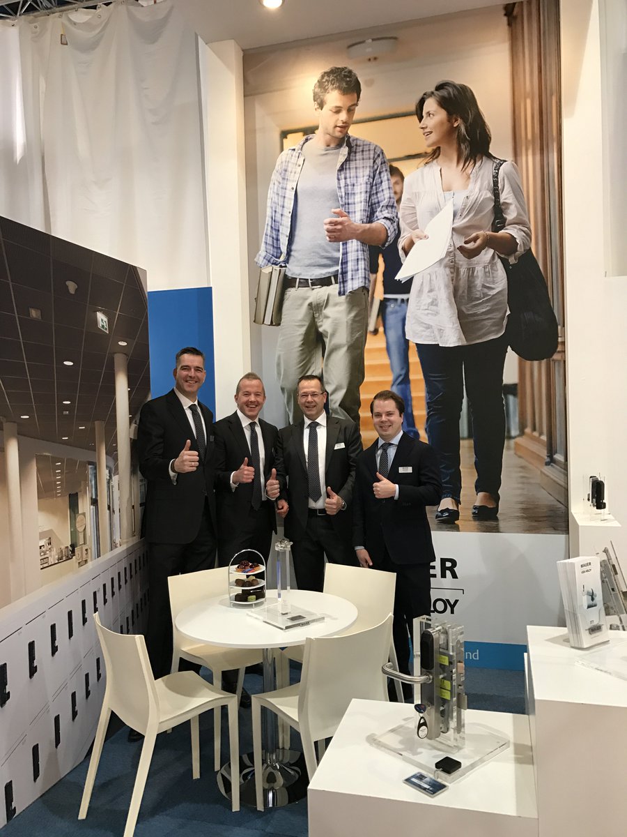 BouwBeurs25's tweet photo. De heren van Mauer hebben er #zinin op de #bouwbeurs Vraag naar de gepatenteerde hoogwaardige cilinders. #deMauerDaltons https://t.co/XK2gykQeIX