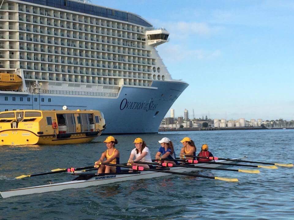 TGSRowingClub's tweet photo. Nothing like saying hi to the crew and staff of the Ovation of the Sea @RoyalAUNZ during our girls morning training row #rowing 🚣🏼#cruisenz https://t.co/1nNFYmdtBU