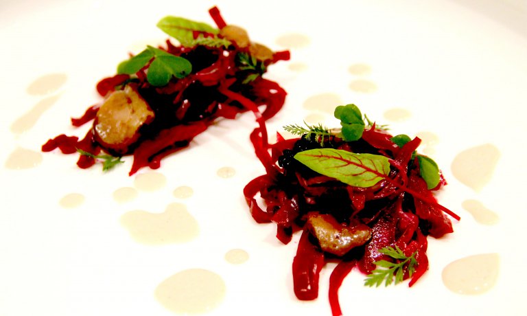 identitagolose's tweet photo. Il talentuoso chef del Materia di Cernobbio, Davide Caranchini, propone un piatto che esalta l'acido e l'amaro https://t.co/M6twkokhon https://t.co/CoqSCKwSDB