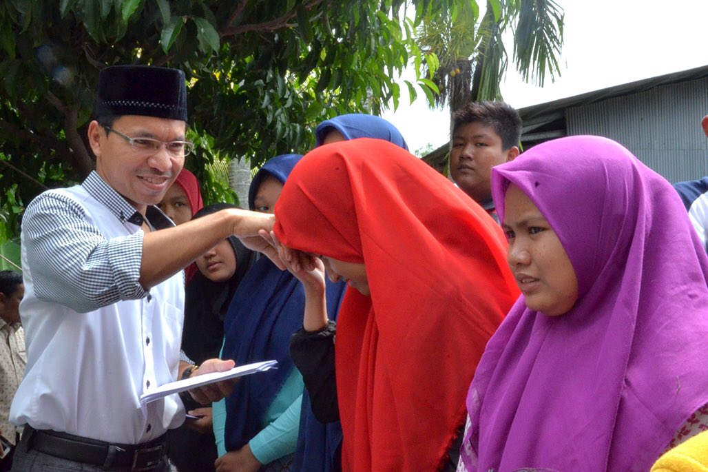 riansyahandi209's tweet photo. Ramah dan peduli kaum kecil #illizafaridmenang https://t.co/kObiKFcGxo