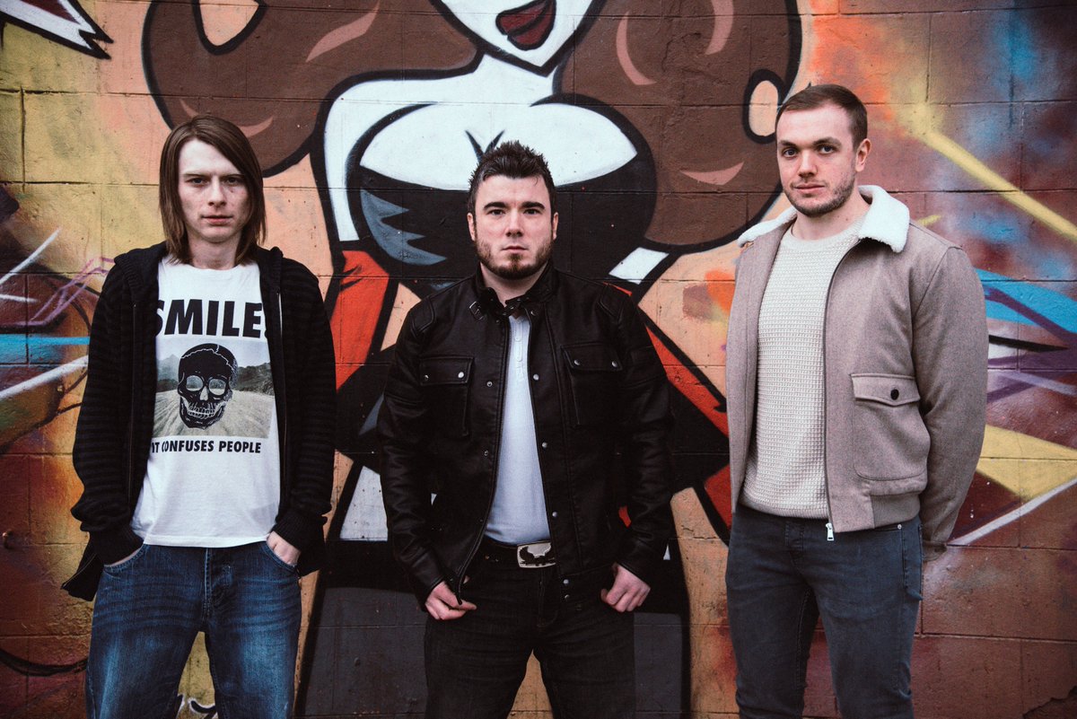 Awesome new shot of the band they've just sent through, can't wait for the photoshoot photos now!