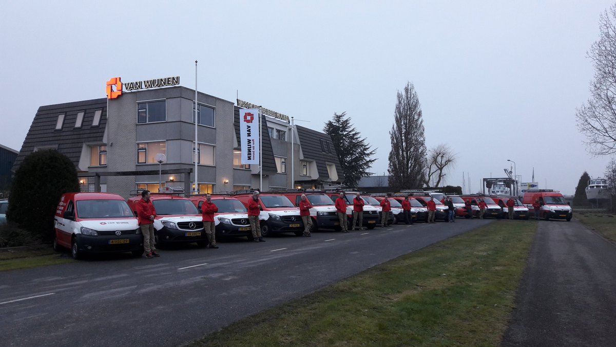 MulderRinze's tweet photo. Gezamenlijke kick-off op de nieuwe locatie @VanWijnenGroep Vastgoedbeheer Noord B.V. met een heerlijk ontbijt, speeches en mooi fotomoment. https://t.co/43bMCTKXod