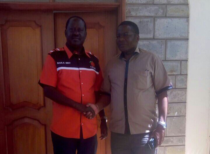 With former Speaker Hon Kenneth Marende when he paid me a courtesy call at my residence in Bondo earlier today.