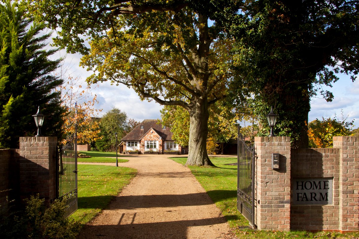 KFBasingstoke's tweet image. EXCHANGED &amp;amp; COMPLETED Home Farm lies on south west fringes of #Headley. Period farmhouse with spacious family accommodation and cottage