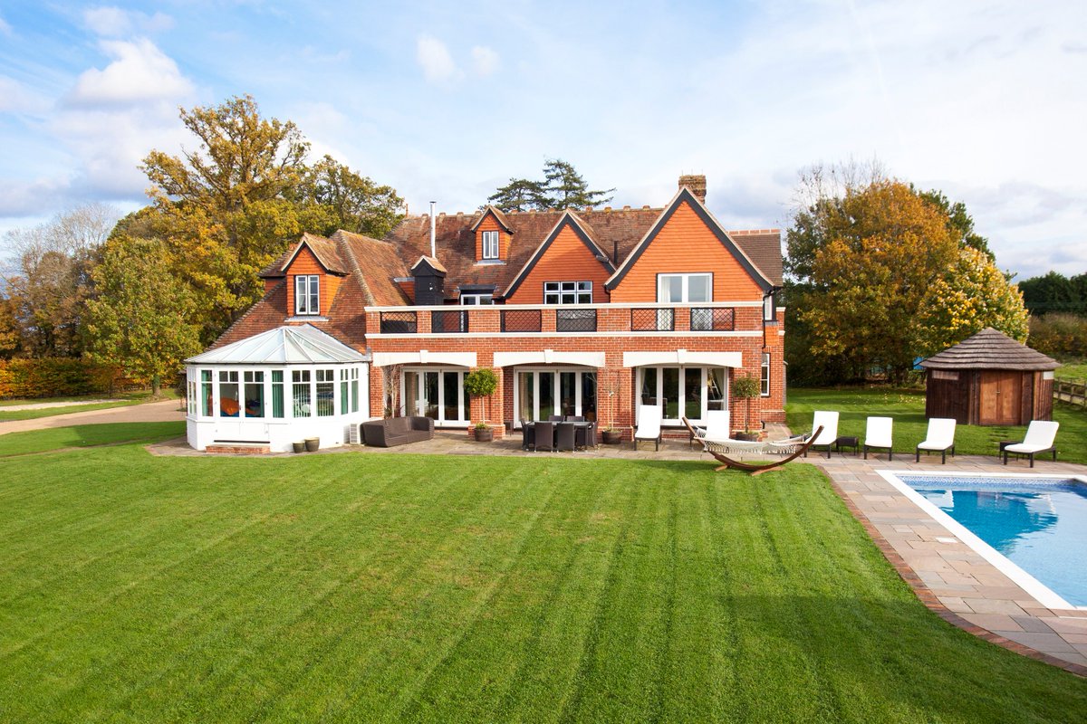 KFBasingstoke's tweet image. EXCHANGED &amp;amp; COMPLETED Home Farm lies on south west fringes of #Headley. Period farmhouse with spacious family accommodation and cottage