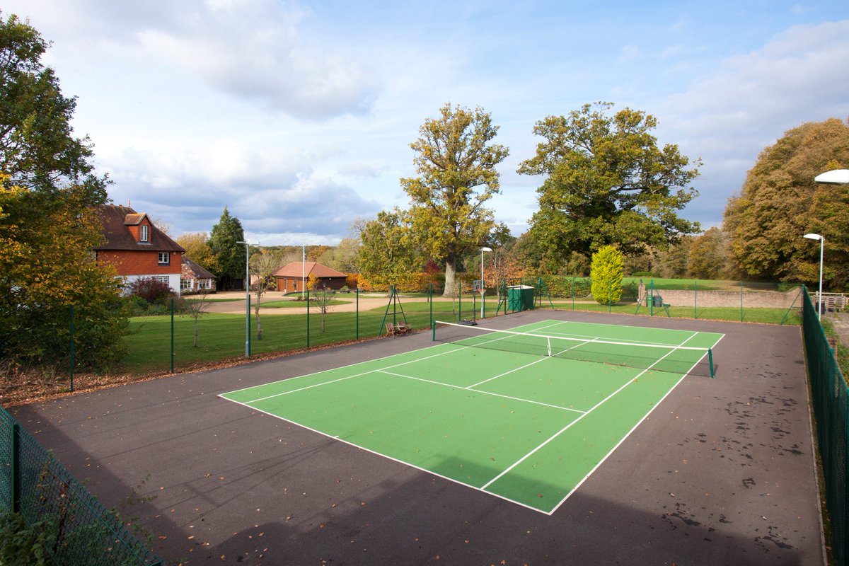 KFBasingstoke's tweet image. EXCHANGED &amp;amp; COMPLETED Home Farm lies on south west fringes of #Headley. Period farmhouse with spacious family accommodation and cottage