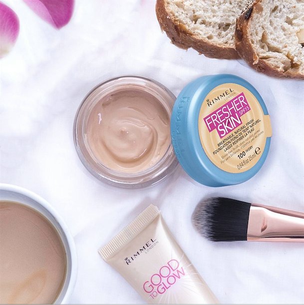 Rimmellondones's tweet image. No nos gustan los lunes... ¡pero con la #FresherSkin empezamos la semana con la mejor cara! Piel luminosa con acabado uniforme