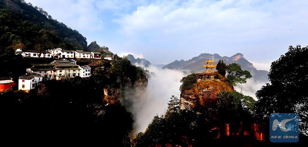 XHNews's tweet photo. Clouds and mists turn Qiyun Mountain in east China's Anhui Province into a #wonderland https://t.co/qFcavWa6vs