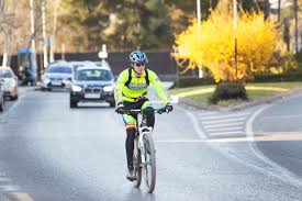 AVATA_ASTURIAS's tweet photo. En #bici, de noche, en túneles y pasos inferiores, OBLIGATORIO el uso de #luces 
guía del ciclista - @DGTes #carreteras https://t.co/czsArl6R7G