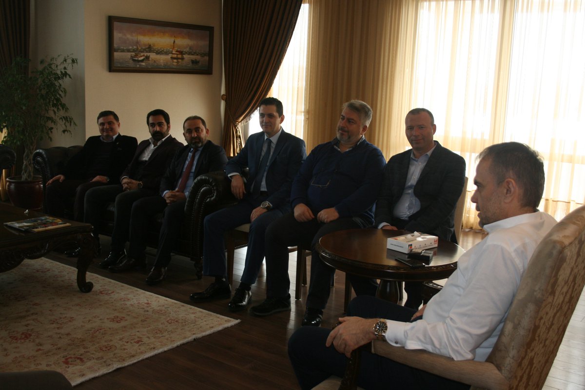 CEKMUDER's tweet photo. Yönetim Kurulumuz, Çekmeköy Belediye Başkanı Ahmet Poyrazı makamında ziyaret etti. https://t.co/tQnMvLQLKC