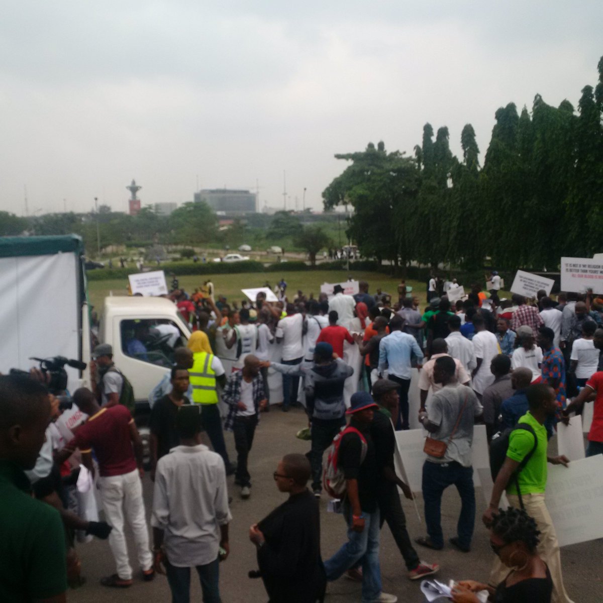 Photogist: More Photos From The #IStandWithNigeria One Voice Nigeria Protest In Lagos