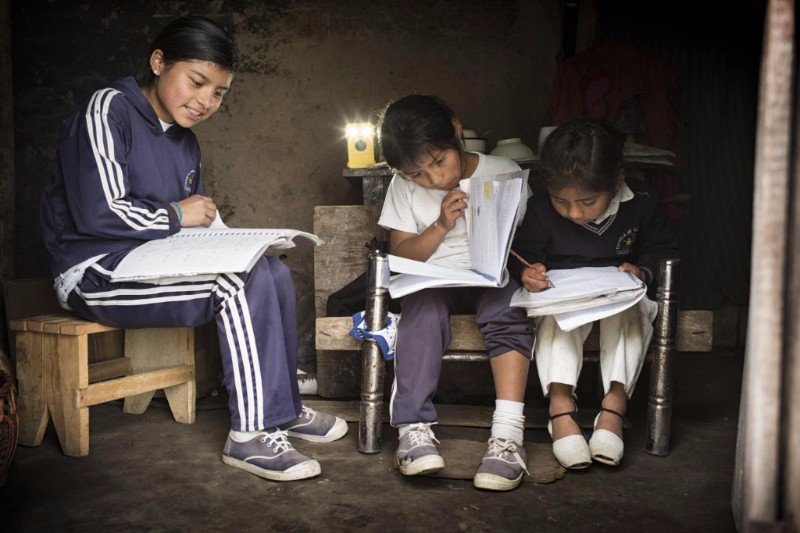 19% van de opbrengst van de <a href="/kroonveiling/">Kiwanis Het Loo</a> wordt gedoneerd aan de WakaWaka Foundation. #SharetheSun Ben jij er zaterdag weer bij?