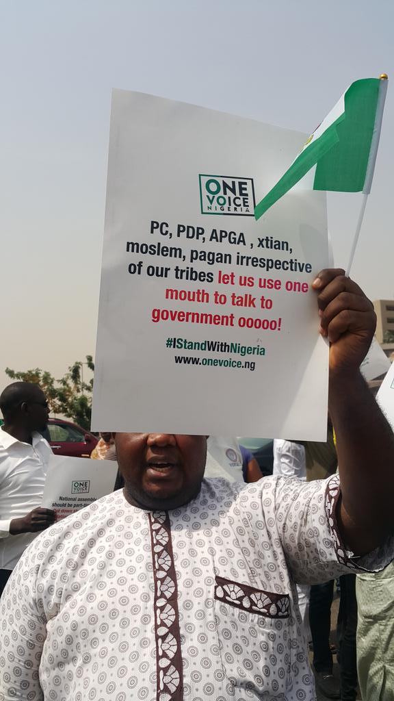 MKabrik's tweet photo. The highest office of the land which is the OFFICE OF THE CITIZEN has come to protest to The office of the PRESIDENT. 
#IStandWithNigeria https://t.co/iorUV2lxWP