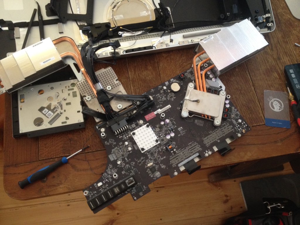 nrthdrst_macman's tweet photo. #MondayMorning #MajorSurgery #Hinge replacement on #iMac #Mid2010 https://t.co/mxj2wJrgeQ