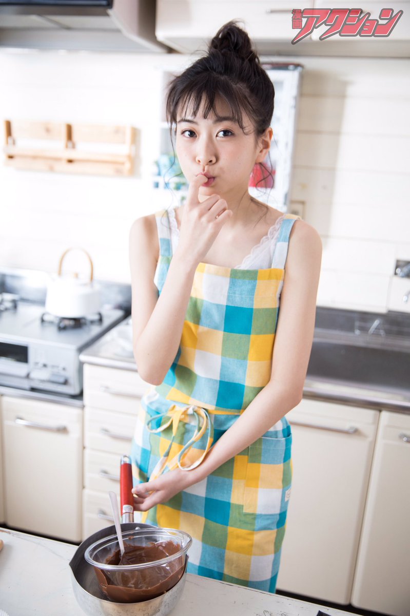 漫画アクション編集部 Hkt48松岡はなちゃん初ソロ表紙号は明日発売 ツイッター限定でアザーカットを先行してご紹介 巻頭 グラビアのテーマはバレンタインです 松岡はな 漫画アクション